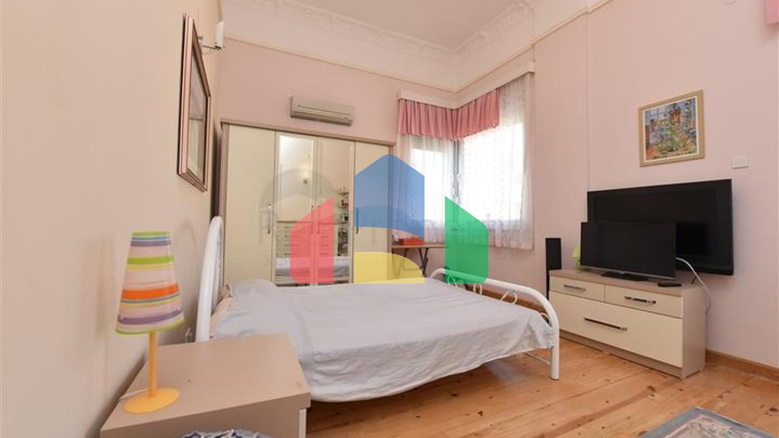 Вилла планировкой 6+1 с отдельной кухней в районе Кестель