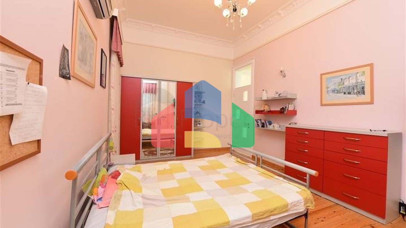 Вилла планировкой 6+1 с отдельной кухней в районе Кестель