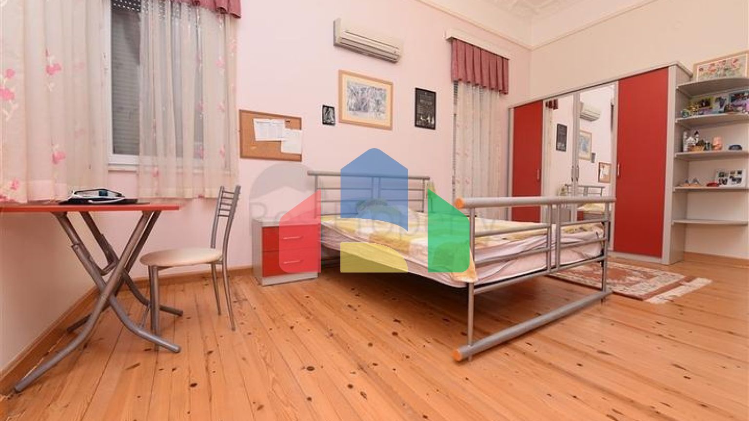 Вилла планировкой 6+1 с отдельной кухней в районе Кестель