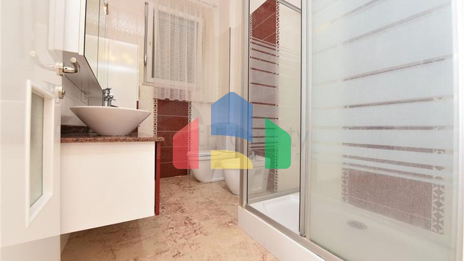 Вилла планировкой 6+1 с отдельной кухней в районе Кестель