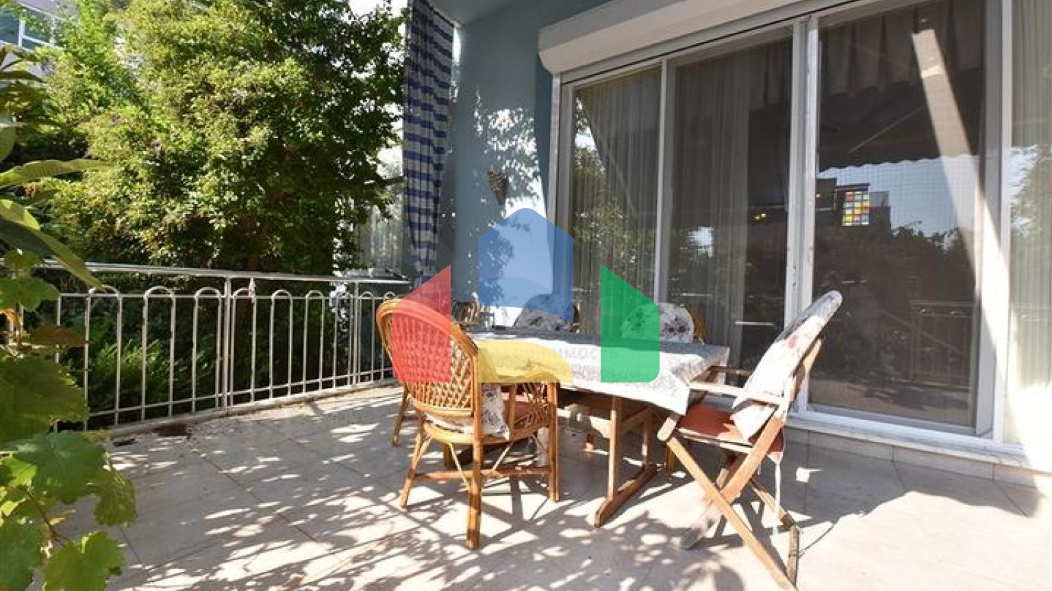 Вилла планировкой 6+1 с отдельной кухней в районе Кестель