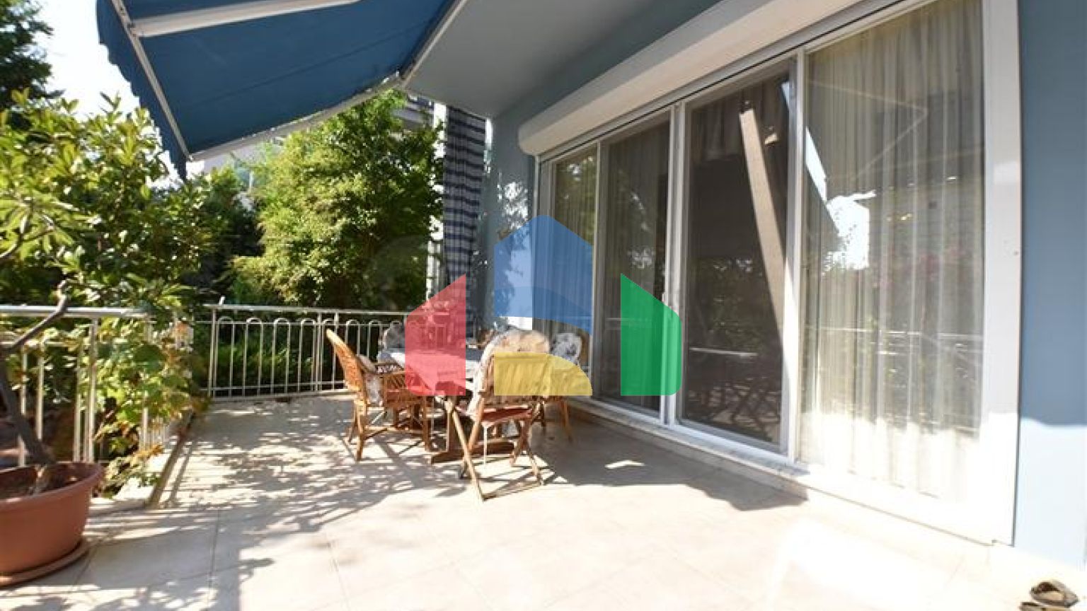 Вилла планировкой 6+1 с отдельной кухней в районе Кестель