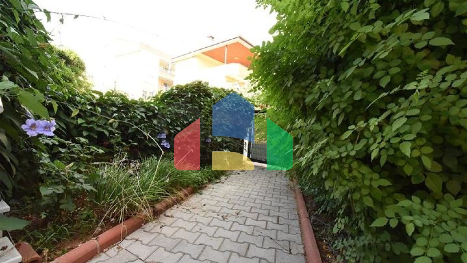 Вилла планировкой 6+1 с отдельной кухней в районе Кестель