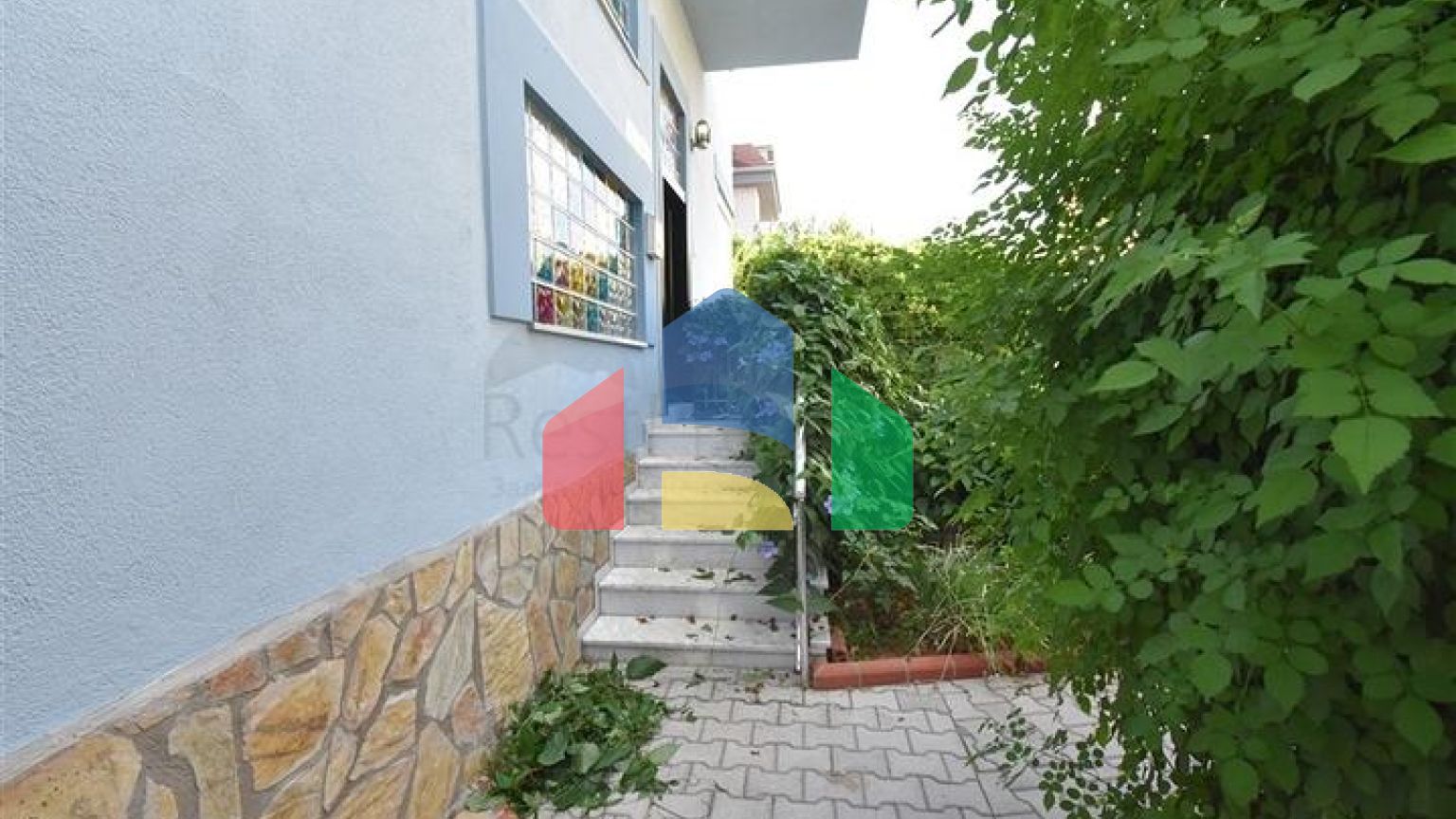 Вилла планировкой 6+1 с отдельной кухней в районе Кестель