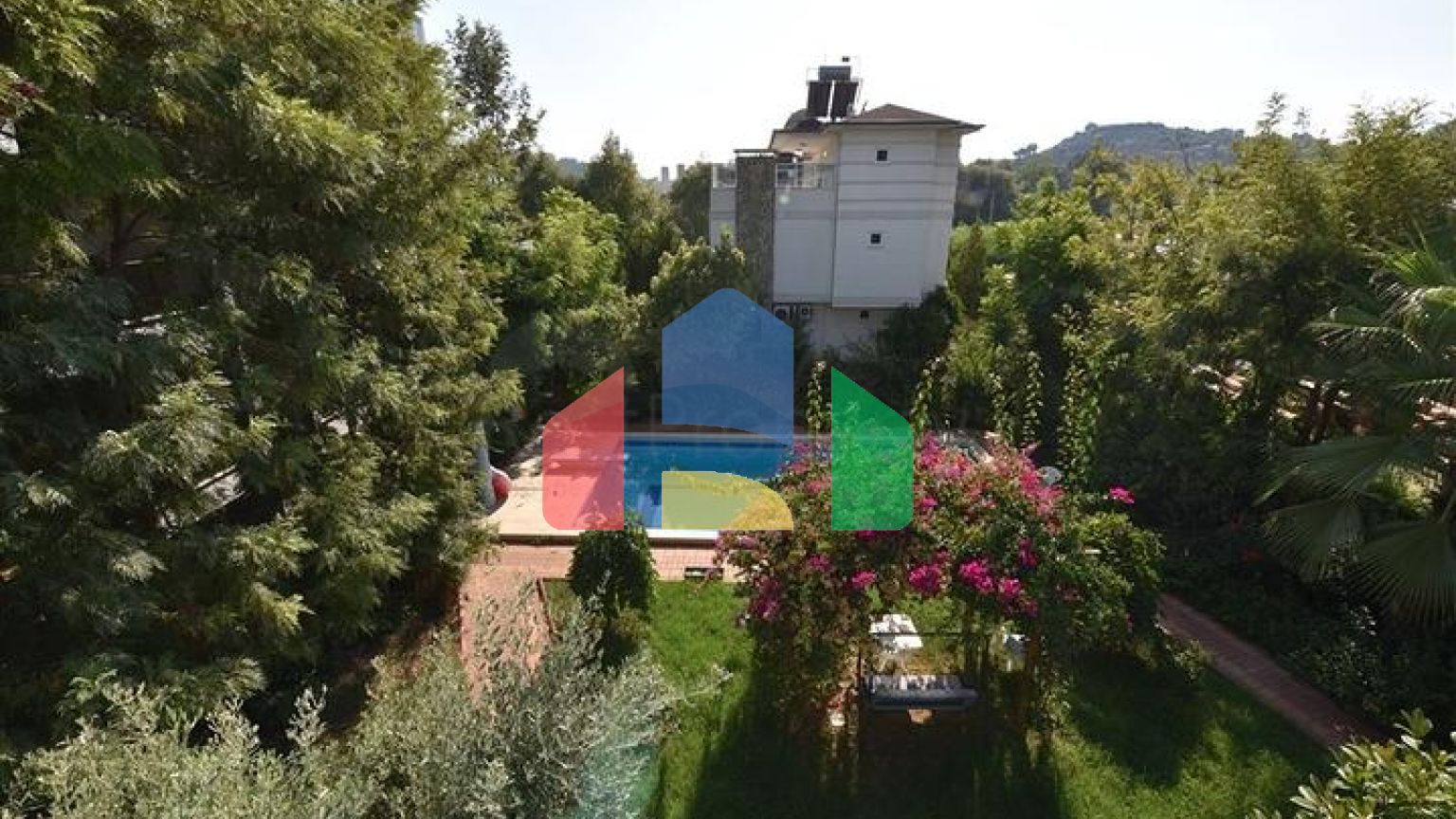 Вилла планировкой 6+1 с отдельной кухней в районе Кестель