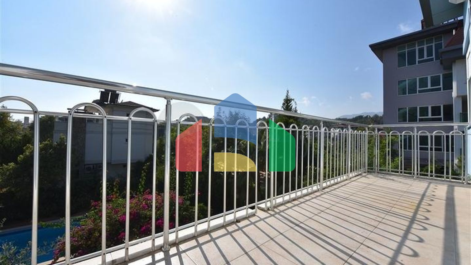 Вилла планировкой 6+1 с отдельной кухней в районе Кестель