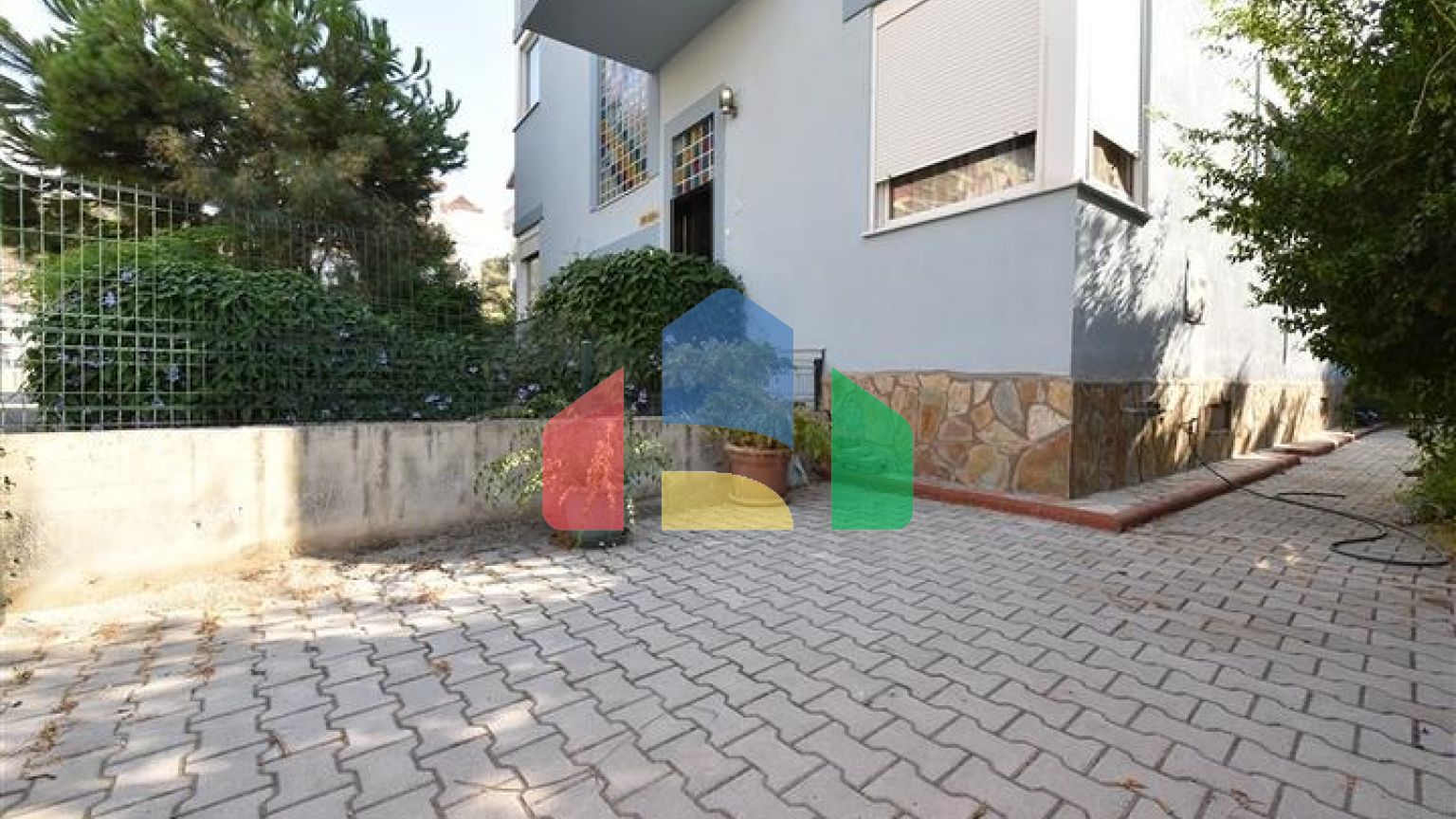 Вилла планировкой 6+1 с отдельной кухней в районе Кестель