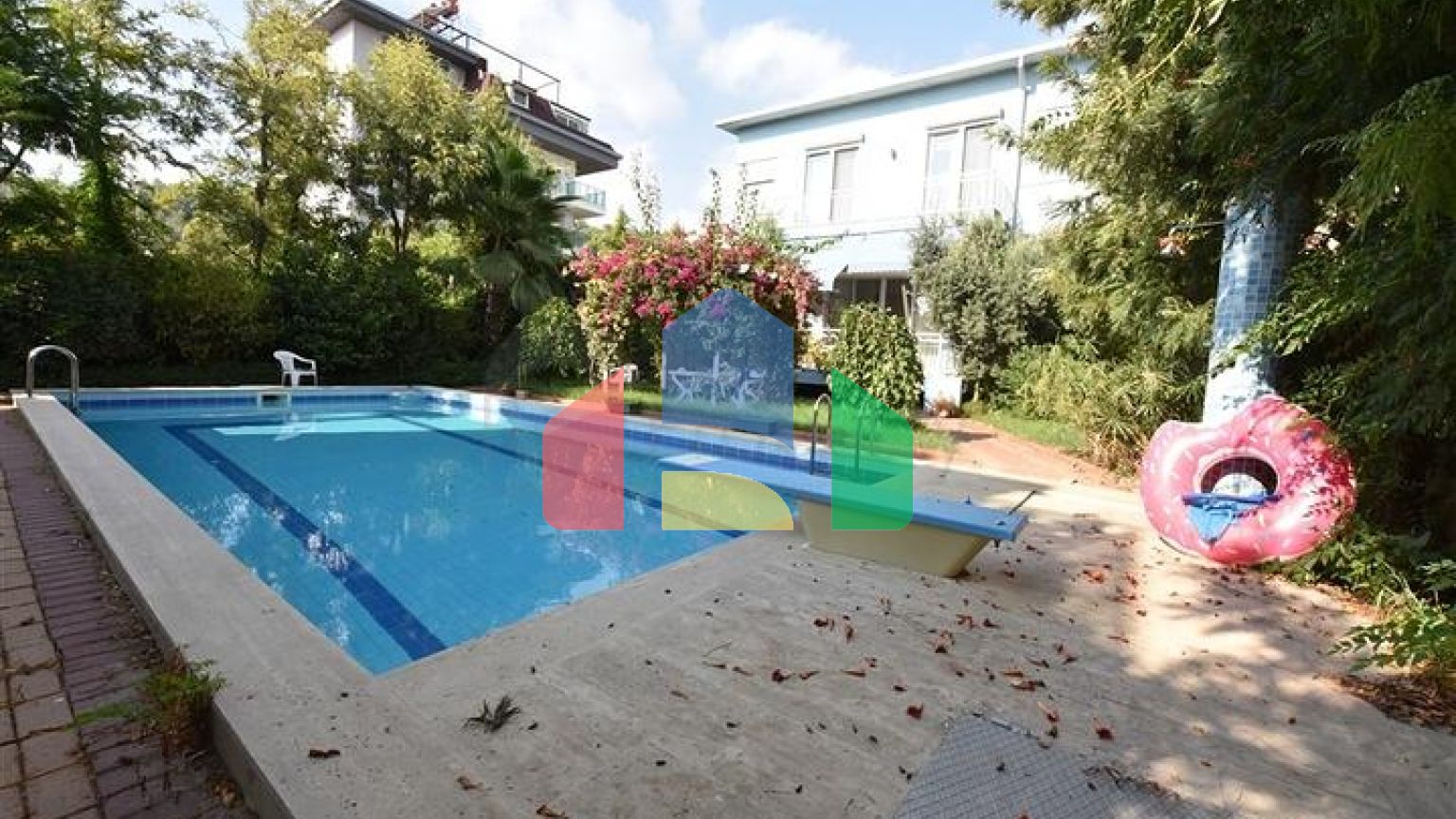 Вилла планировкой 6+1 с отдельной кухней в районе Кестель