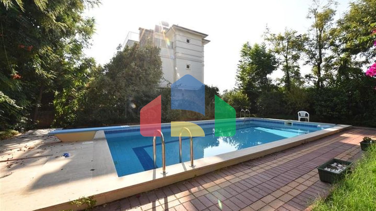 Вилла планировкой 6+1 с отдельной кухней в районе Кестель