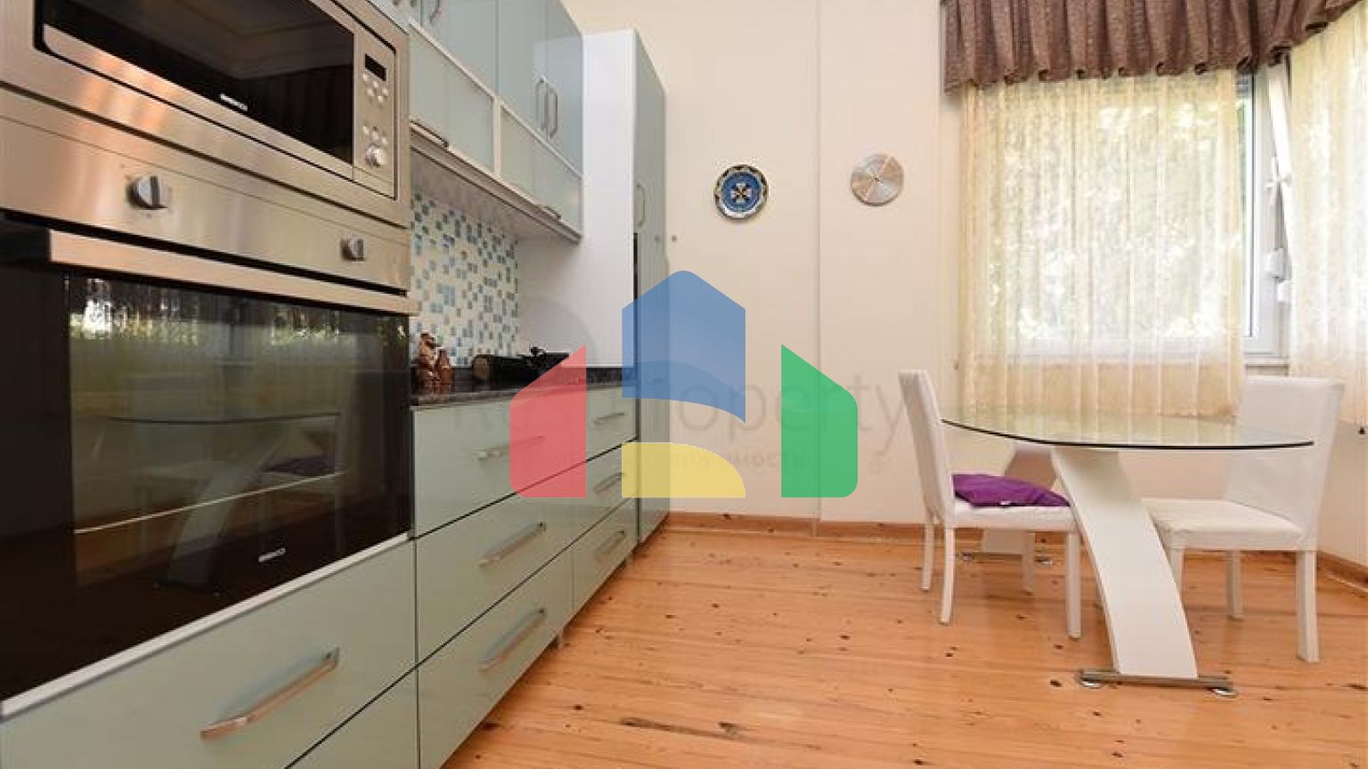 Вилла планировкой 6+1 с отдельной кухней в районе Кестель