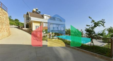 Просторная вилла 11+2 с частным участком и панорамным видом на море