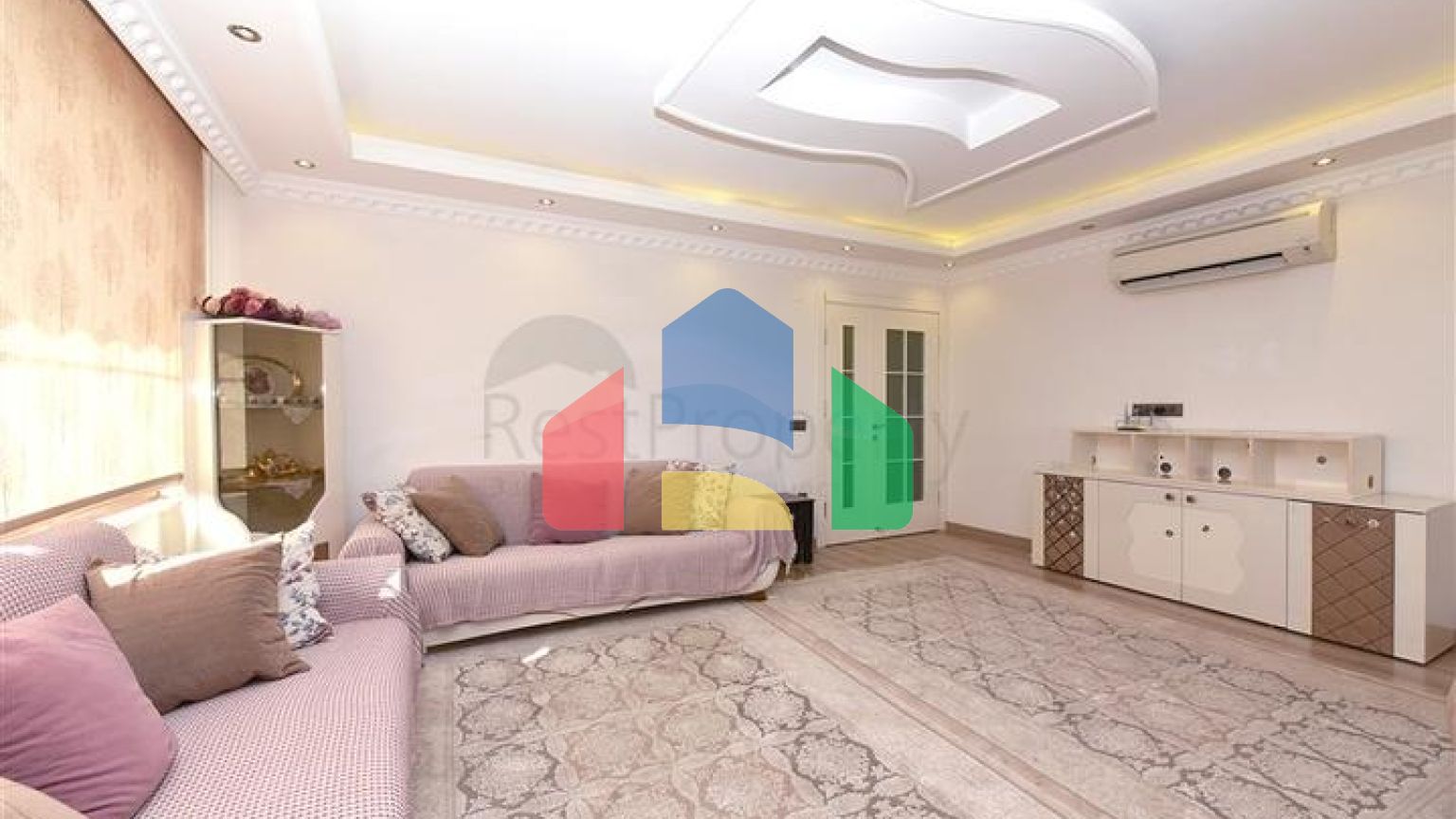 Просторная вилла 11+2 с частным участком и панорамным видом на море