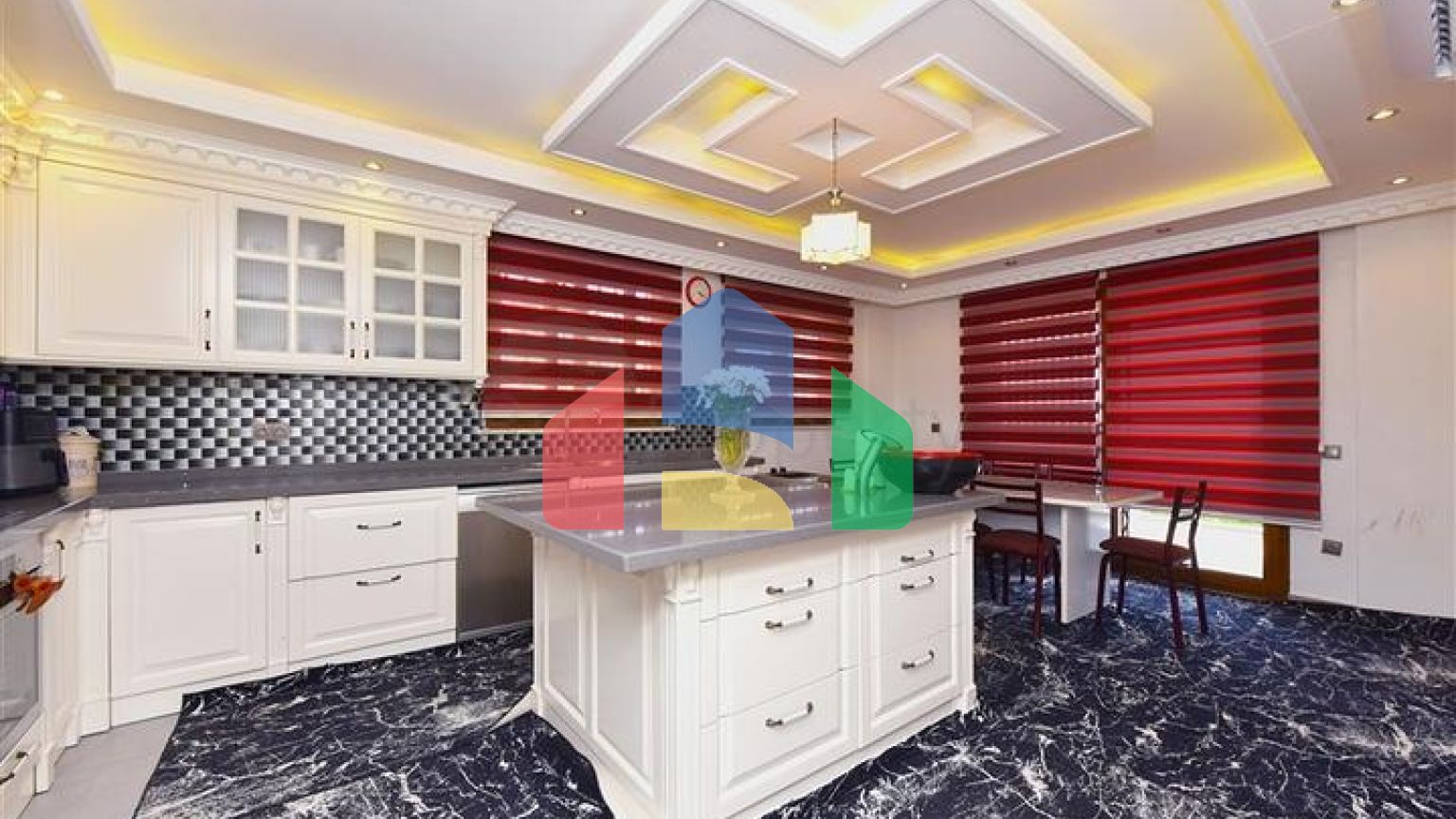 Просторная вилла 11+2 с частным участком и панорамным видом на море