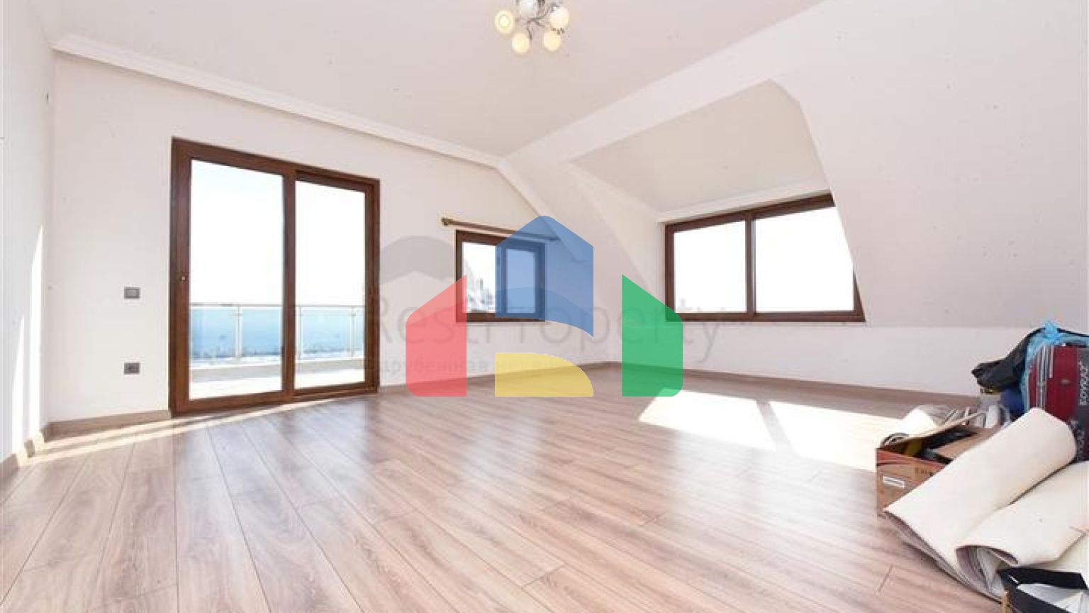 Просторная вилла 11+2 с частным участком и панорамным видом на море