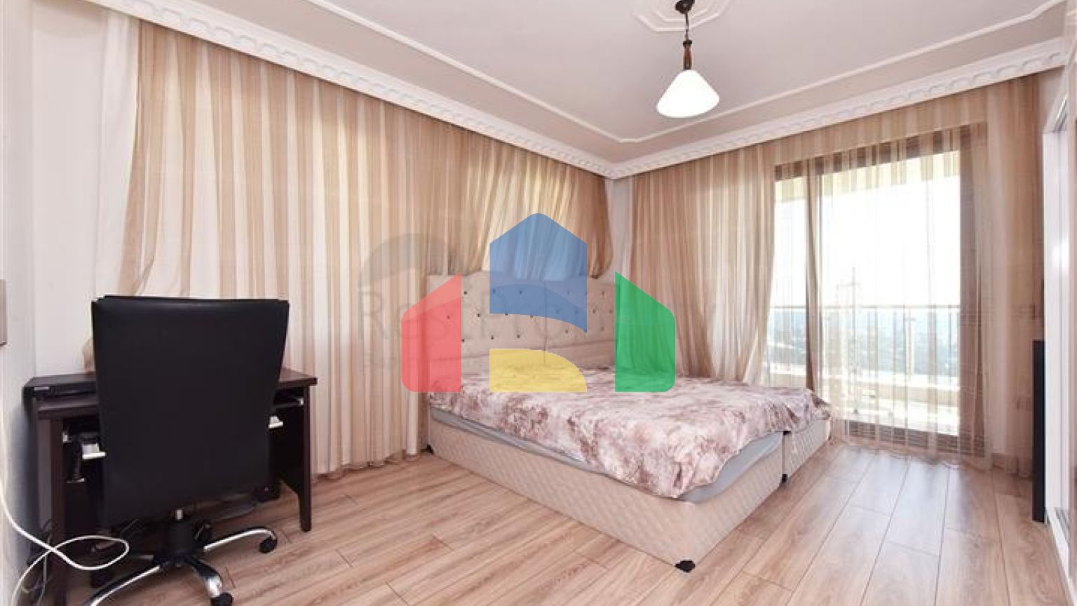 Просторная вилла 11+2 с частным участком и панорамным видом на море