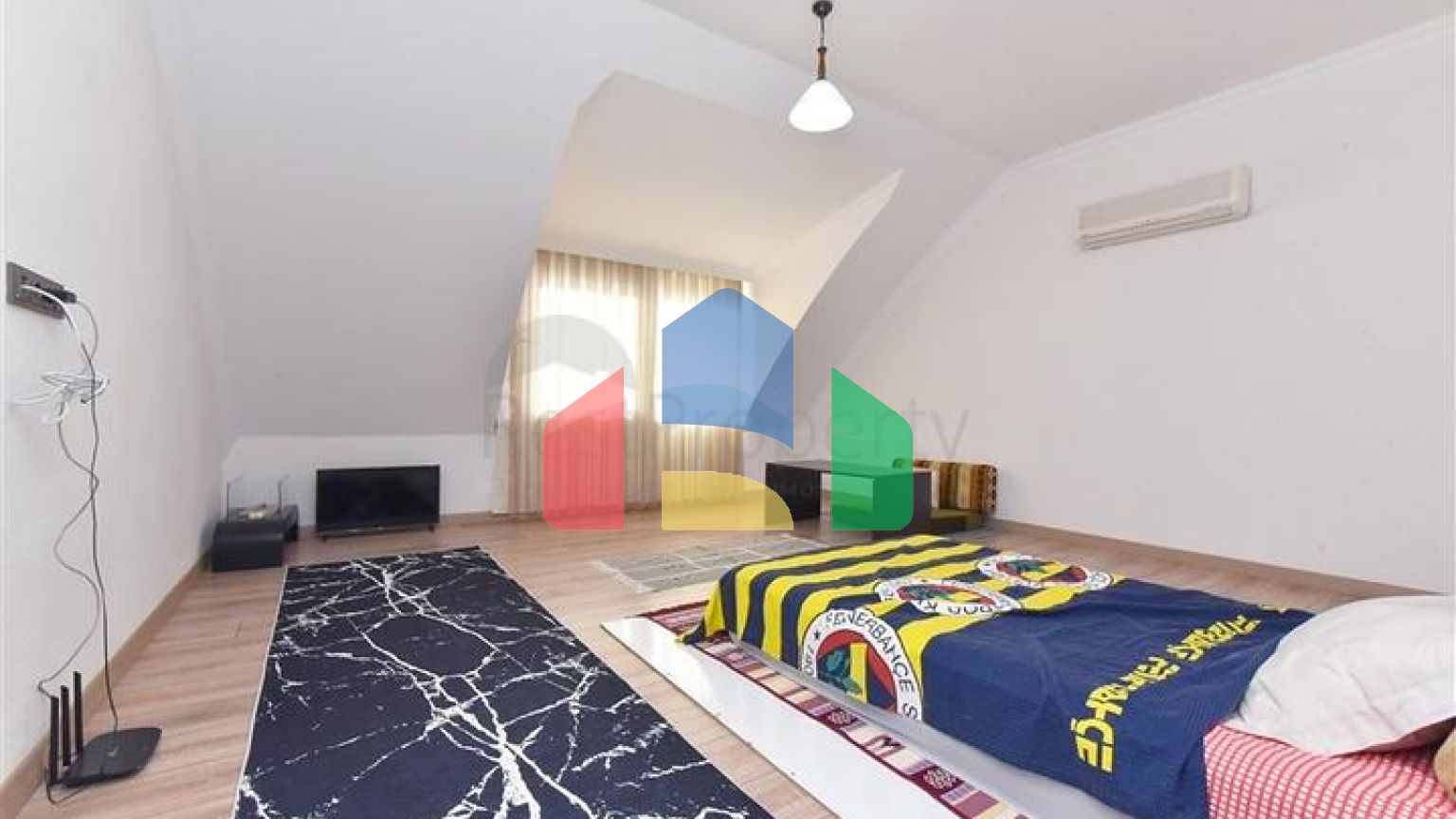 Просторная вилла 11+2 с частным участком и панорамным видом на море