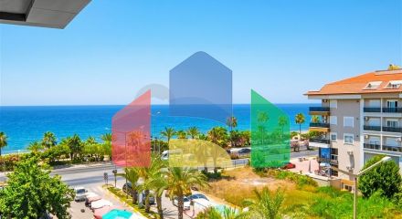 Пентхаус у моря с просторными террасами и панорамными видами