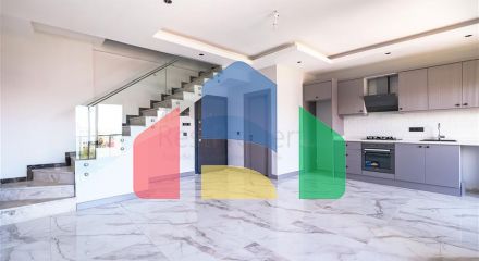 Пентхаус у моря с просторными террасами и панорамными видами