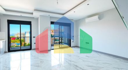 Пентхаус у моря с просторными террасами и панорамными видами