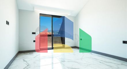 Пентхаус у моря с просторными террасами и панорамными видами