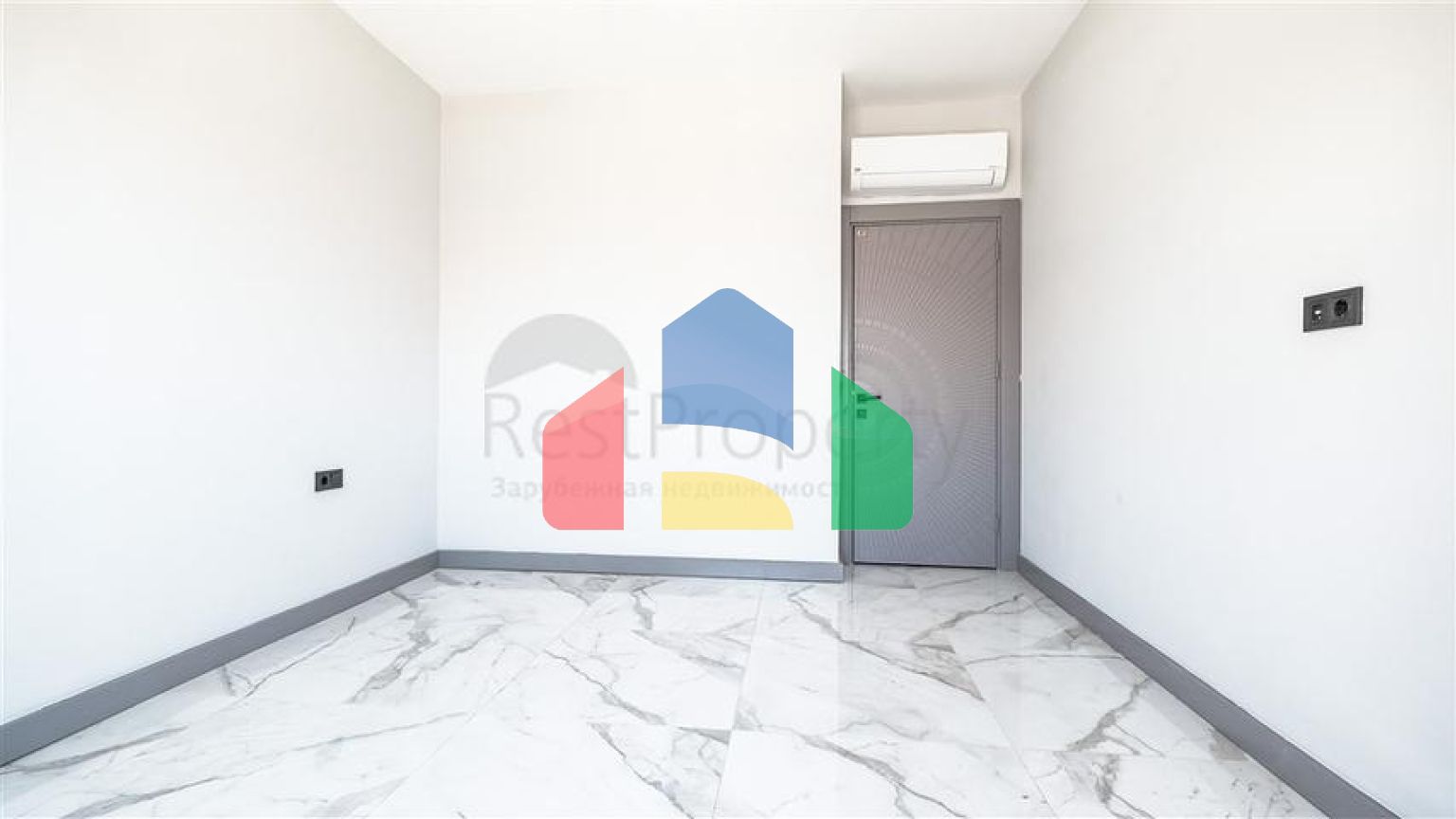 Пентхаус у моря с просторными террасами и панорамными видами