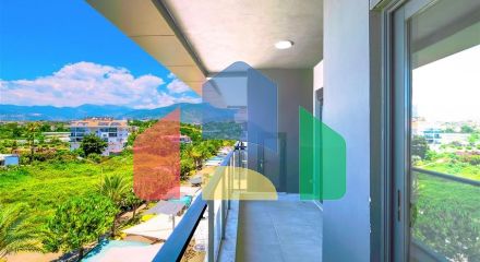 Пентхаус у моря с просторными террасами и панорамными видами Пентхаус у моря с просторными террасами и панорамными видами