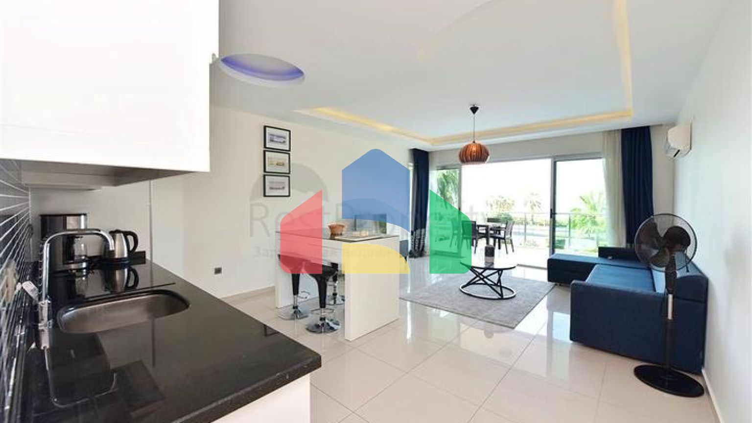 Просторная двухкомнатная квартира в 50 м от моря