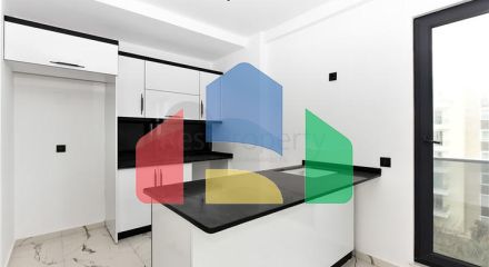 Світла двокімнатна квартира з видом гори і море