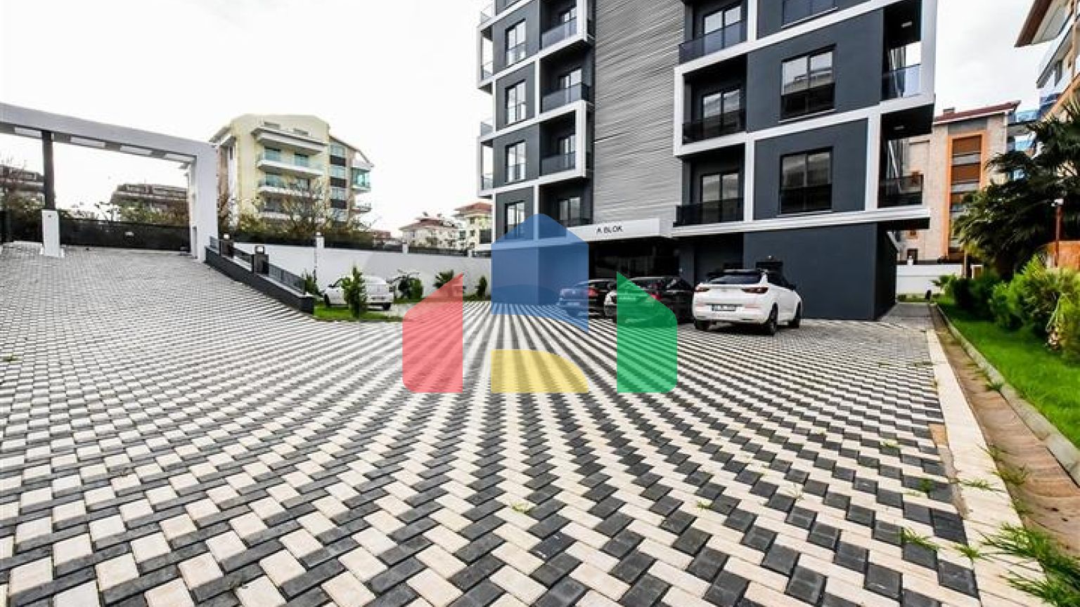 Світла двокімнатна квартира з видом гори і море