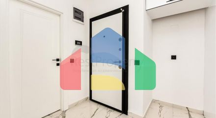 Светлая двухкомнатная квартира с видом горы и море