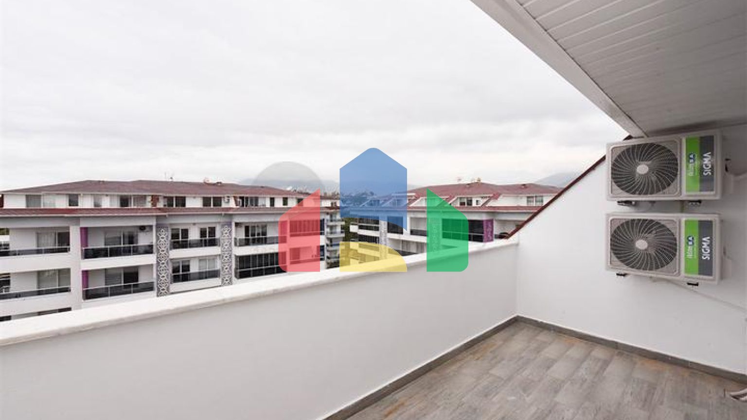 Просторий пентхаус 3 + 1 в районі Кестель