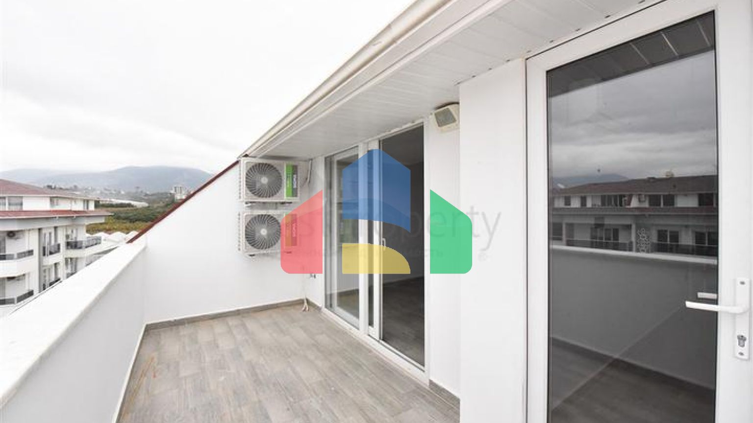 Просторий пентхаус 3 + 1 в районі Кестель