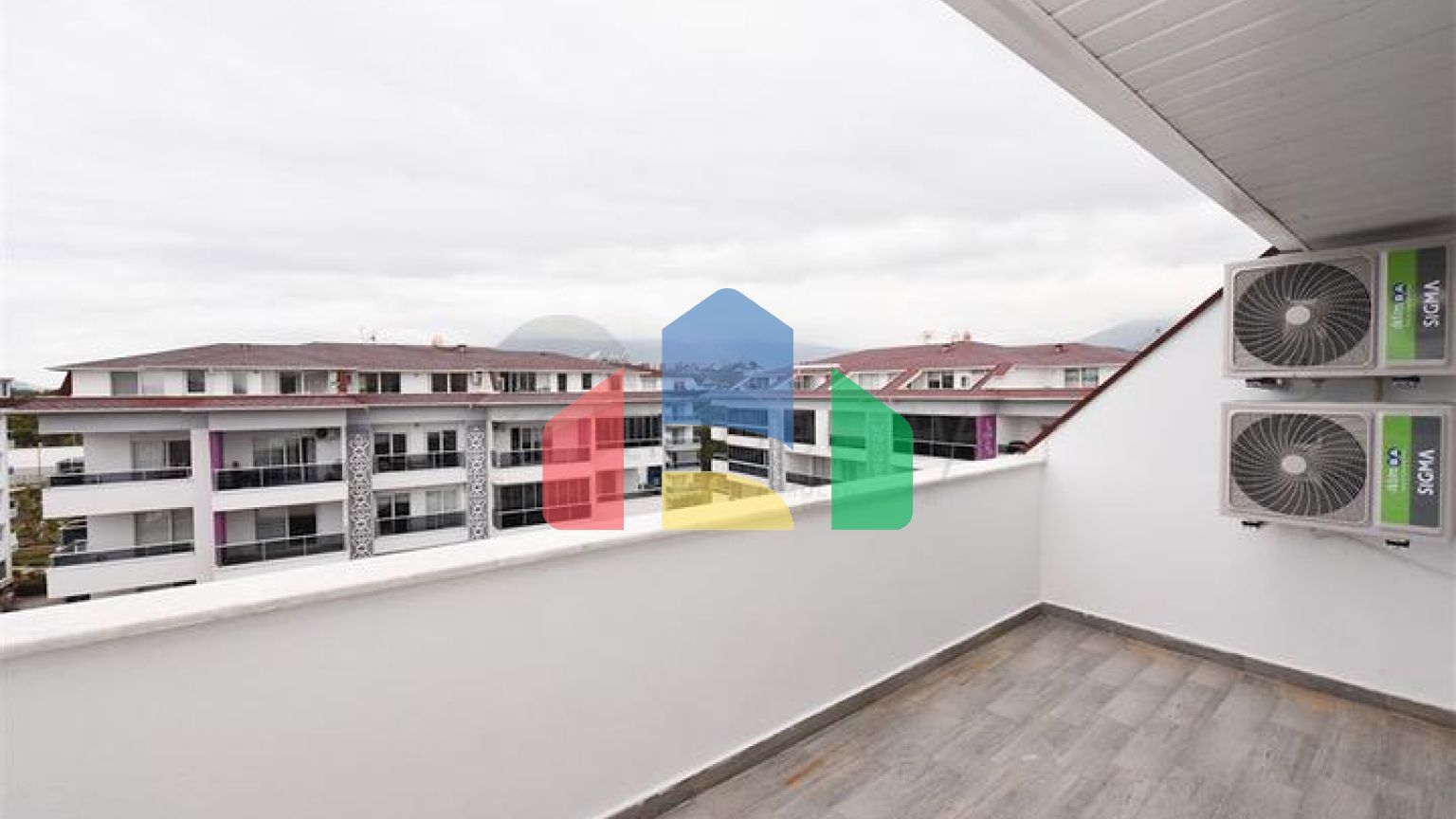 Просторий пентхаус 3 + 1 в районі Кестель