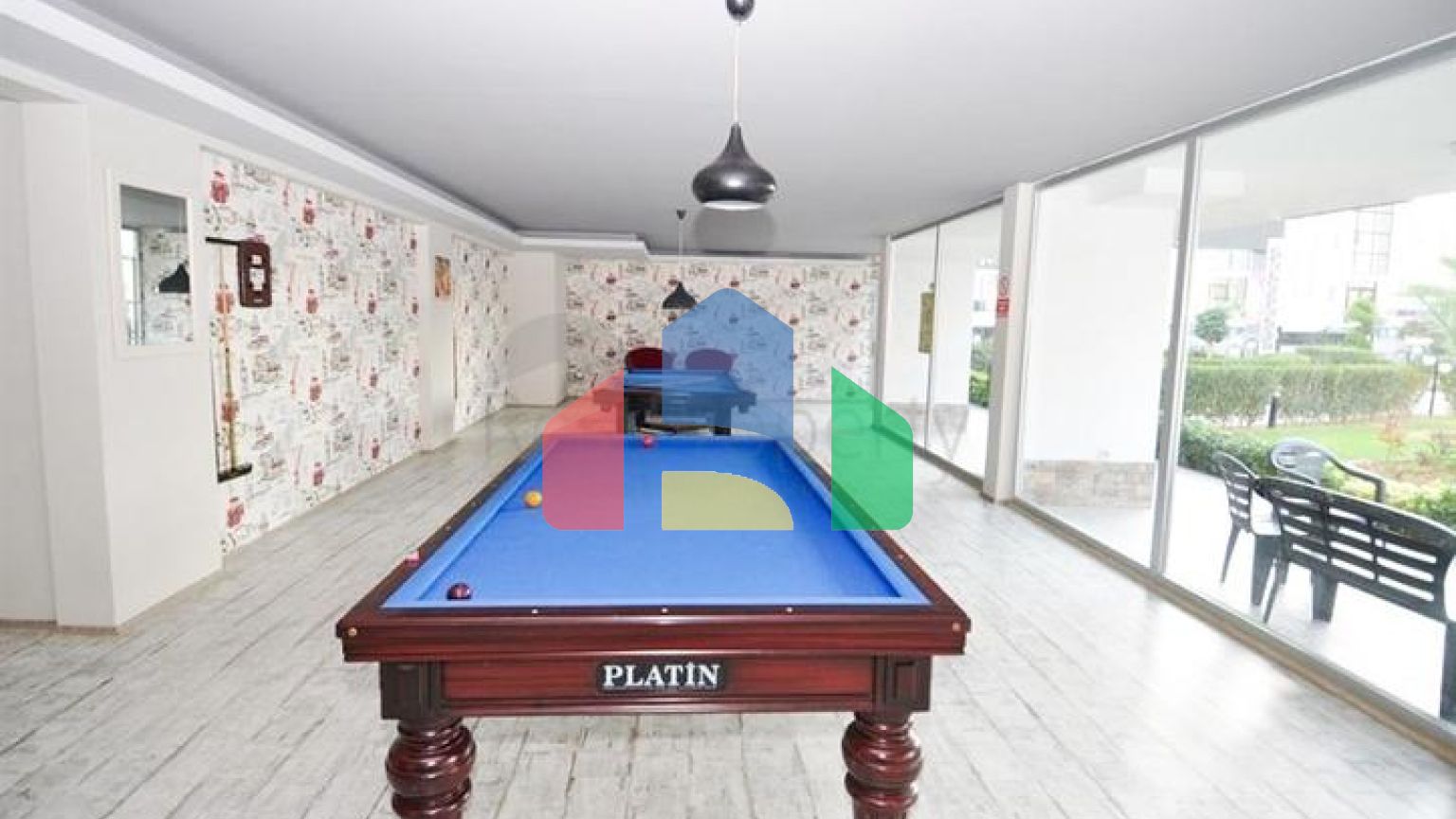 Просторий пентхаус 3 + 1 в районі Кестель