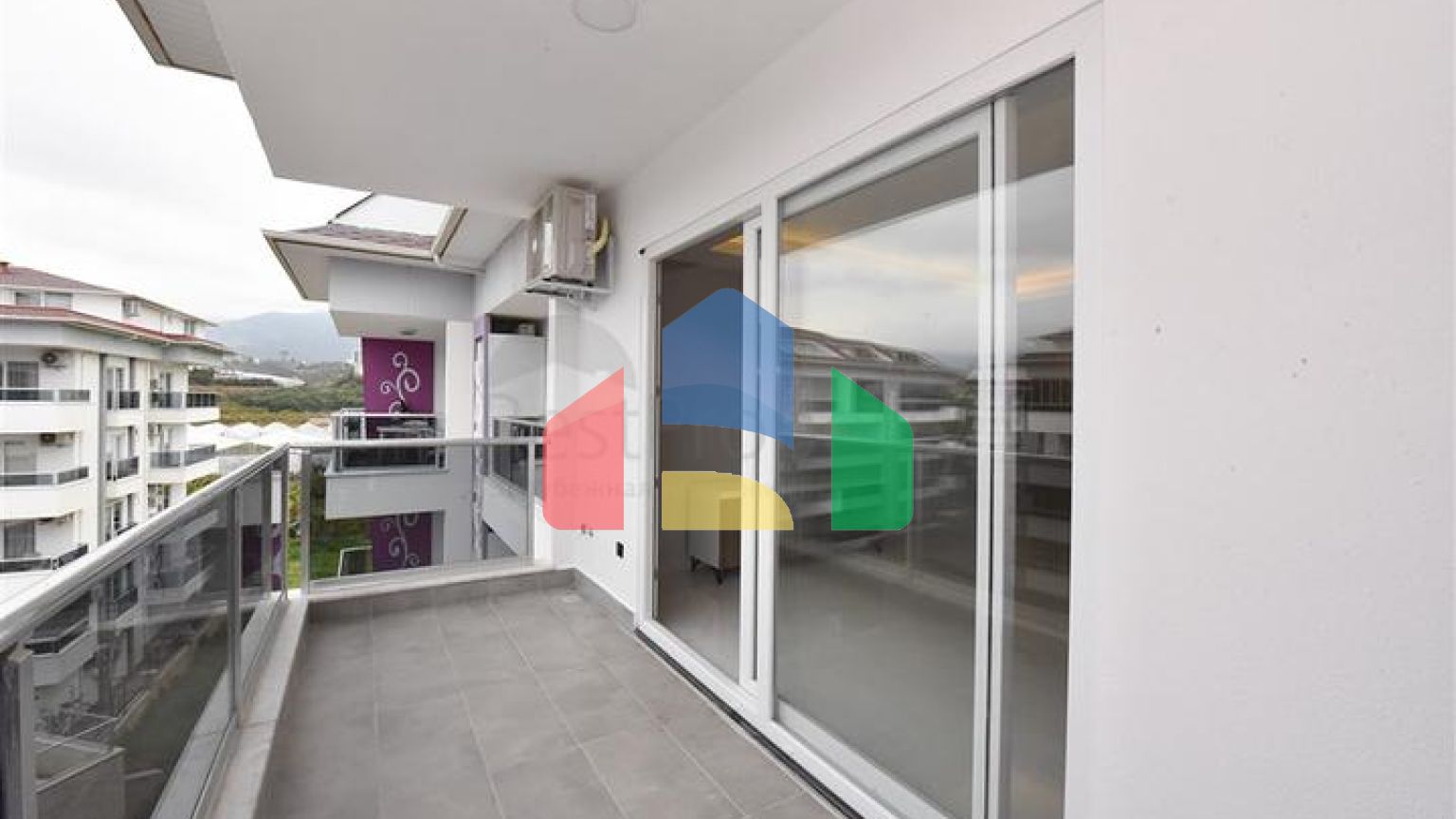 Просторий пентхаус 3 + 1 в районі Кестель