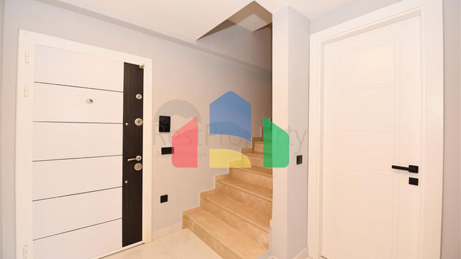 Просторий пентхаус 3 + 1 в районі Кестель