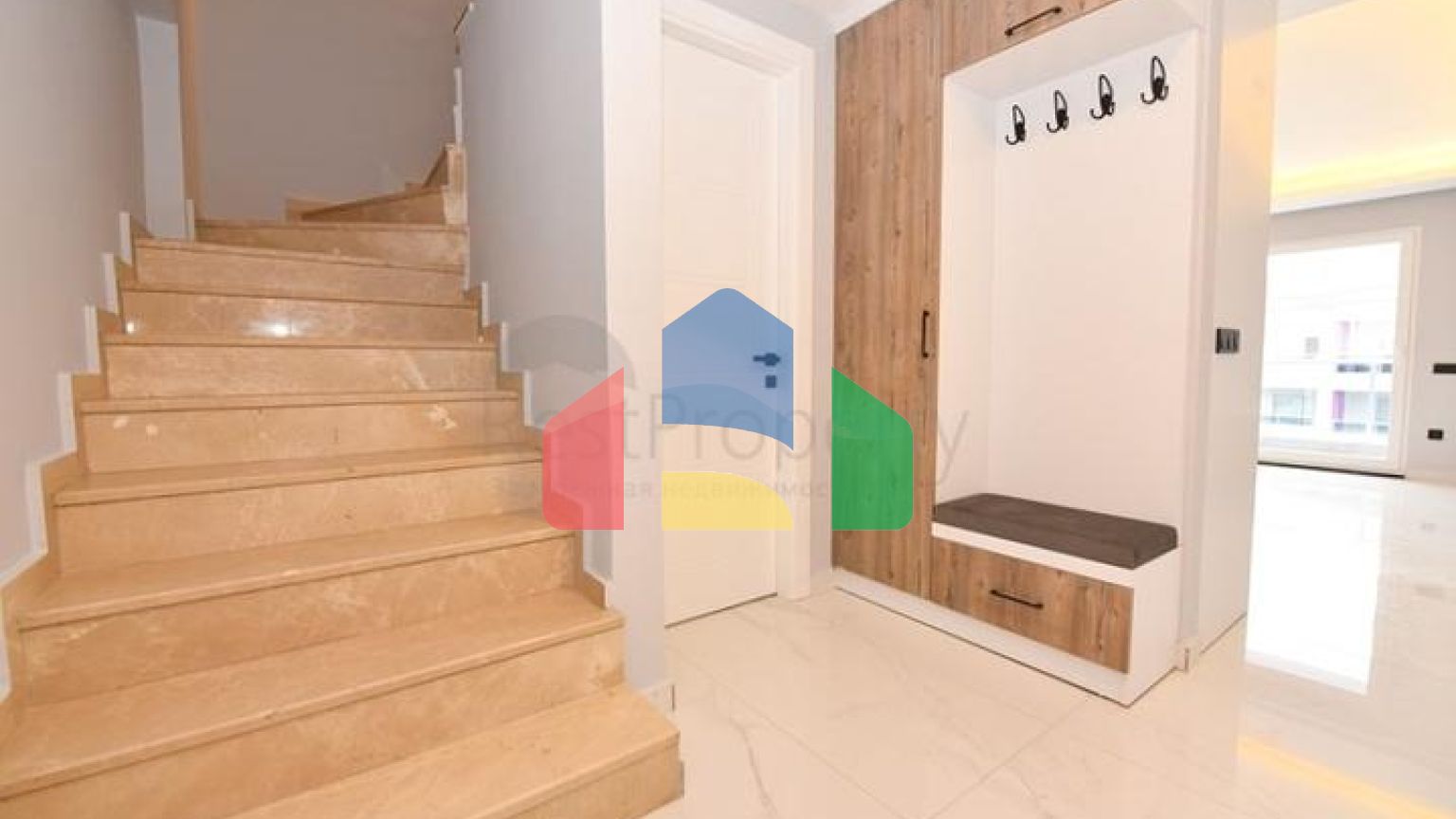 Просторий пентхаус 3 + 1 в районі Кестель