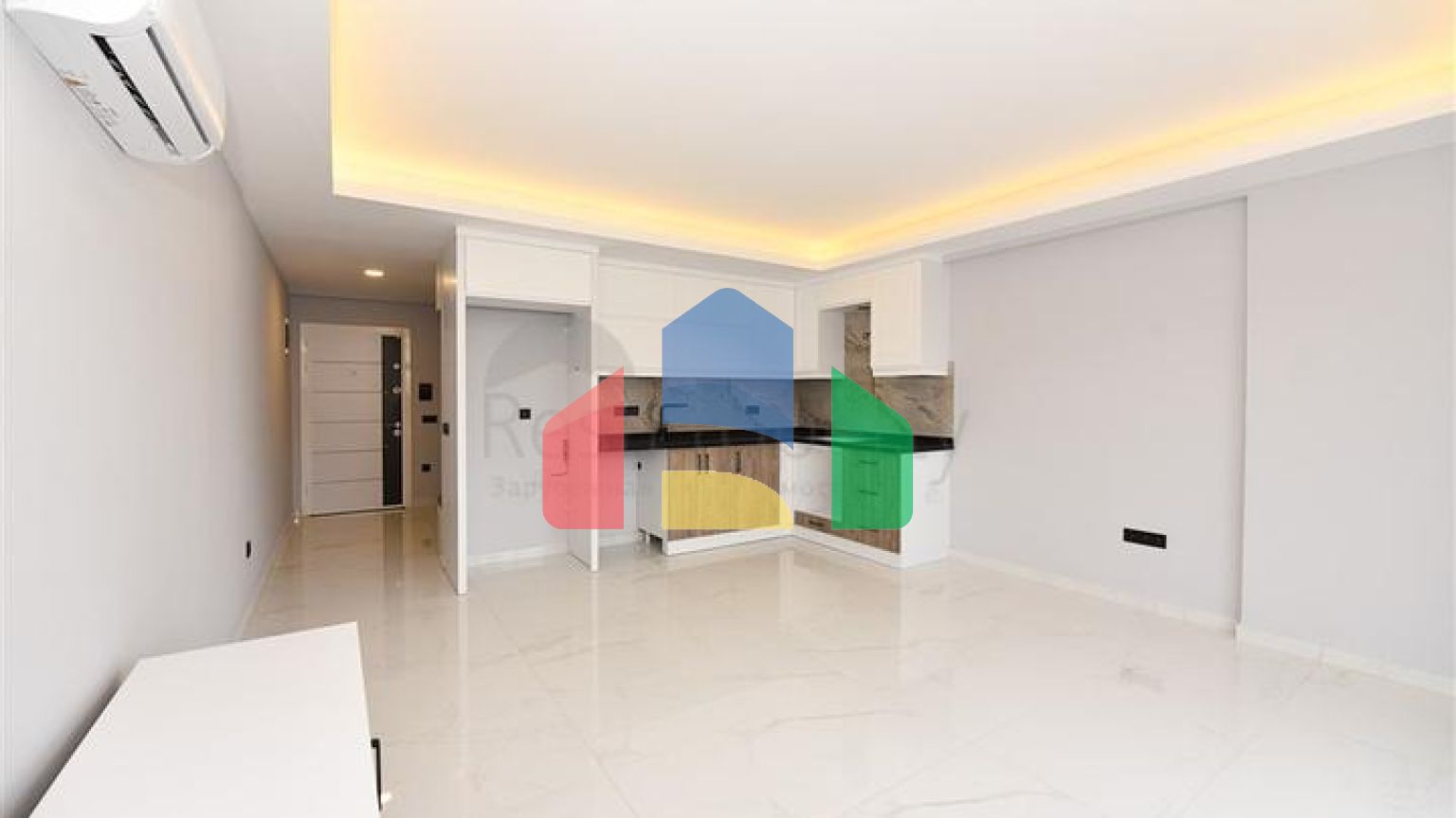 Просторий пентхаус 3 + 1 в районі Кестель