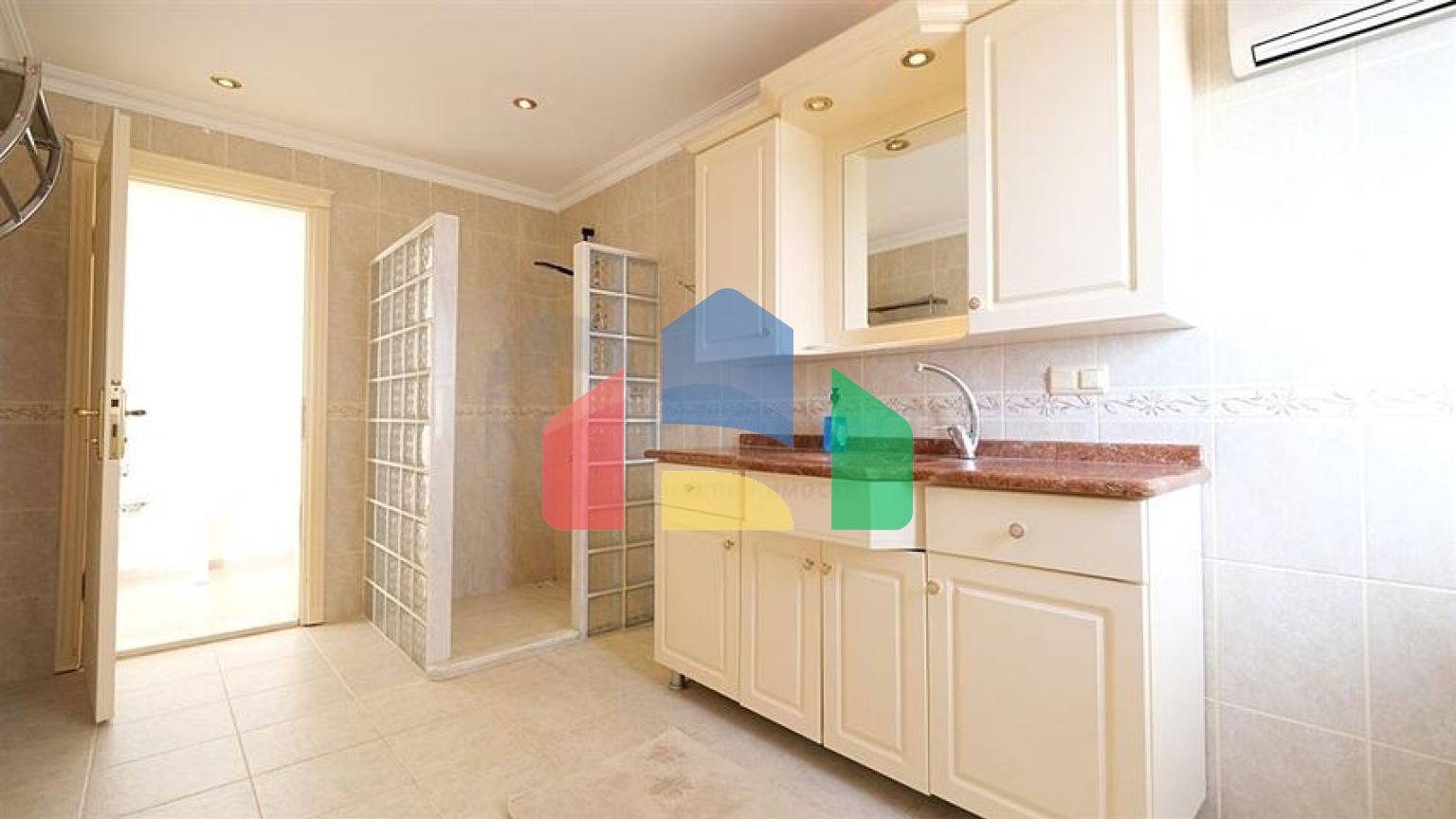 Приватная вилла в окружении природы в районе Кестель