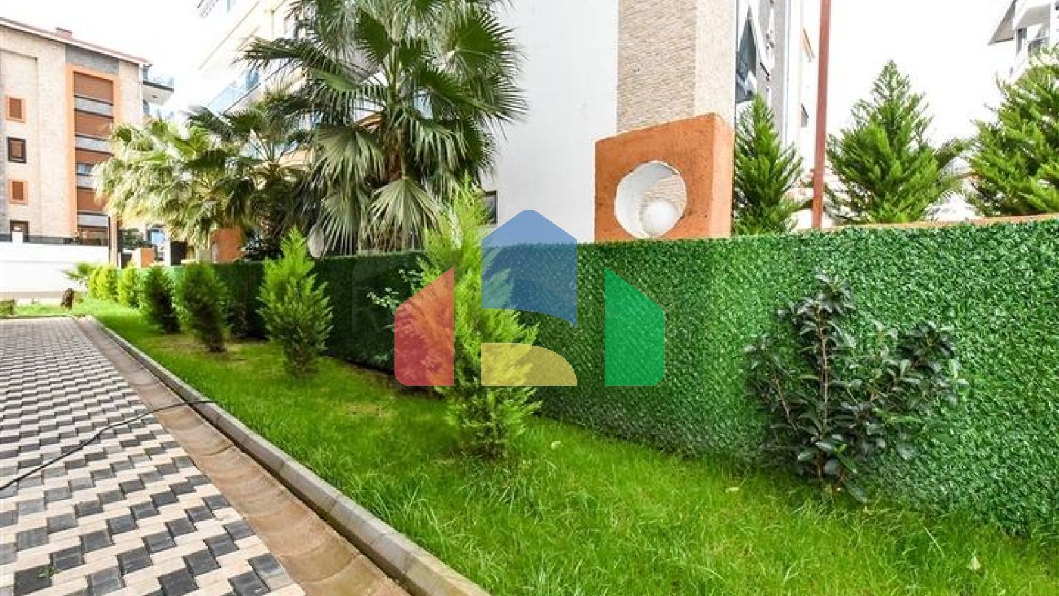 Квартира плануванням 1 + 1 в 100м від Середземного моря в районі Кестель