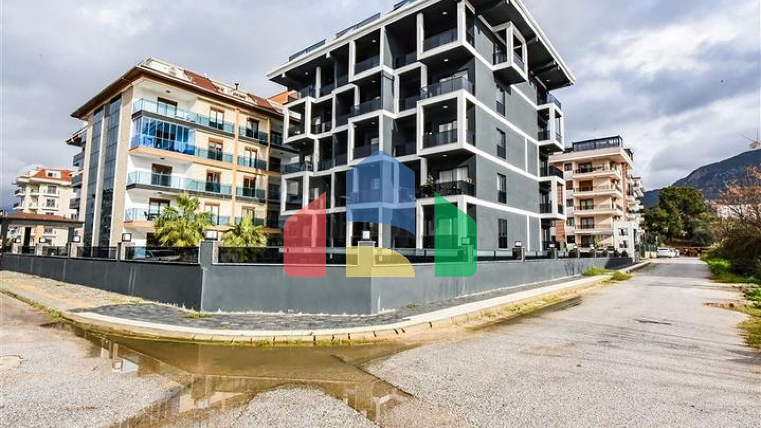 Квартира плануванням 1 + 1 в 100м від Середземного моря в районі Кестель