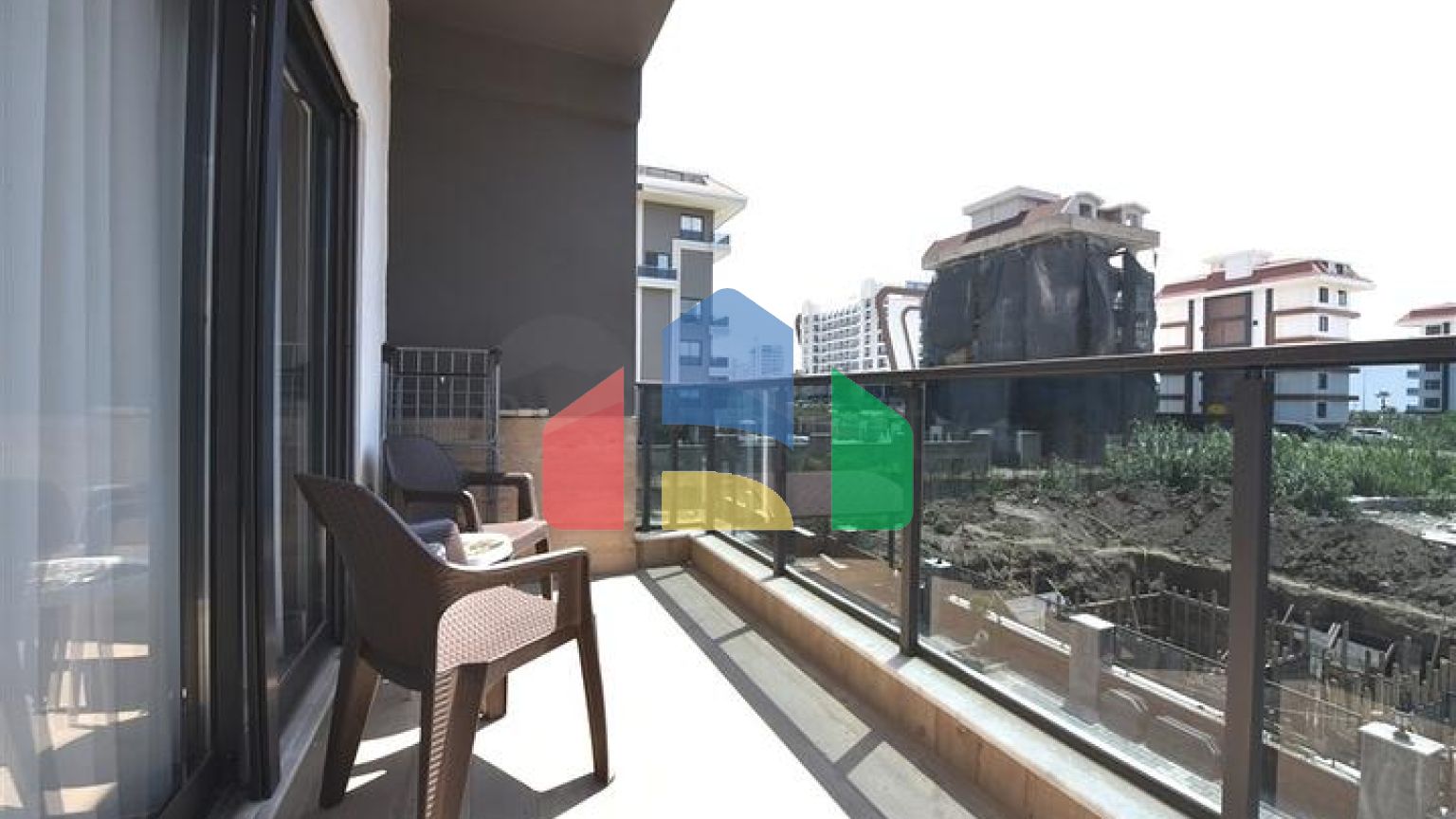 Двокімнатна квартира в новому будинку в 250 метрах від Середземного моря