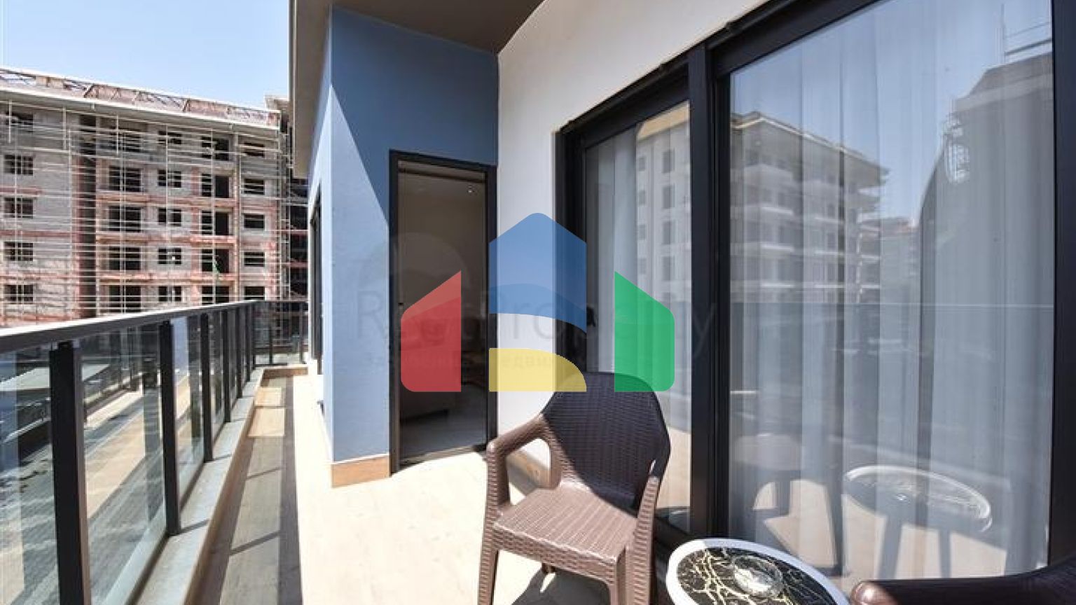 Двокімнатна квартира в новому будинку в 250 метрах від Середземного моря