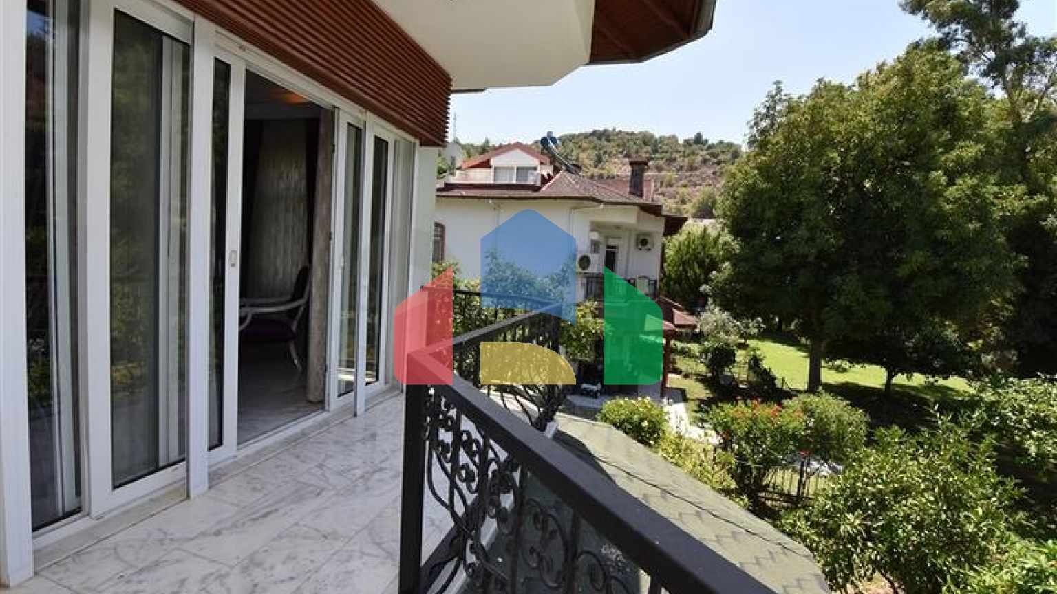 Просторная вилла 7+1 в районе Кестель