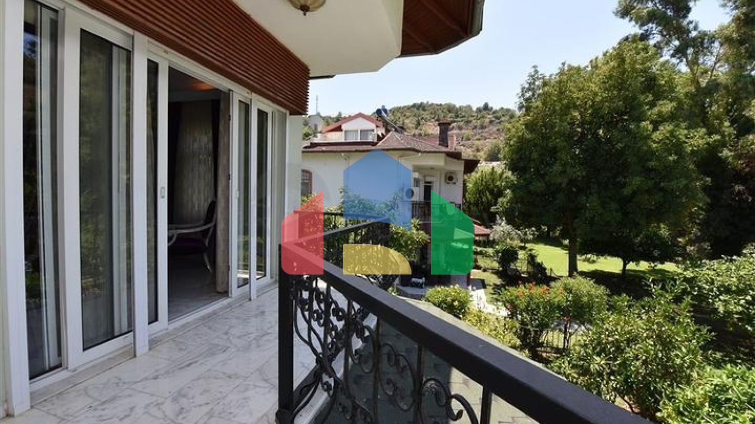 Просторная вилла 7+1 в районе Кестель