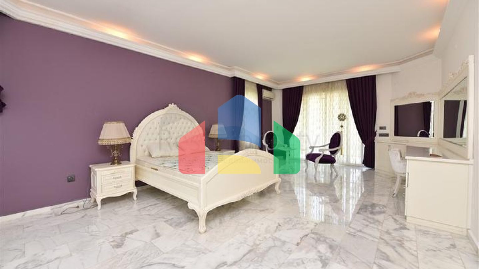 Просторная вилла 7+1 в районе Кестель