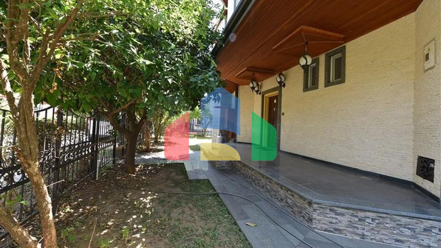 Просторная вилла 7+1 в районе Кестель