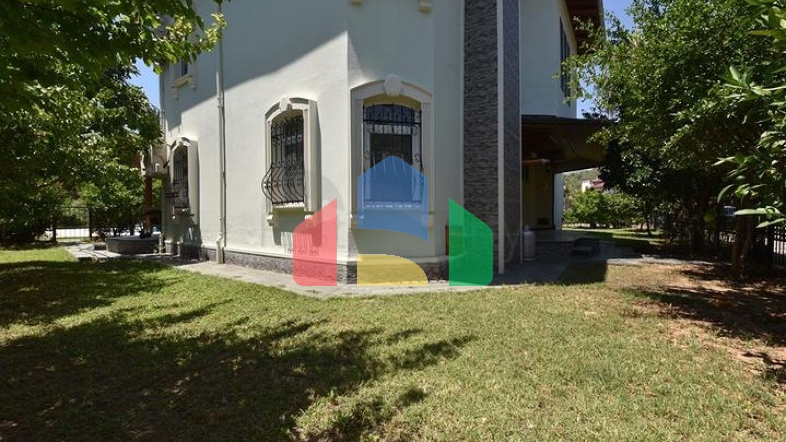 Просторная вилла 7+1 в районе Кестель