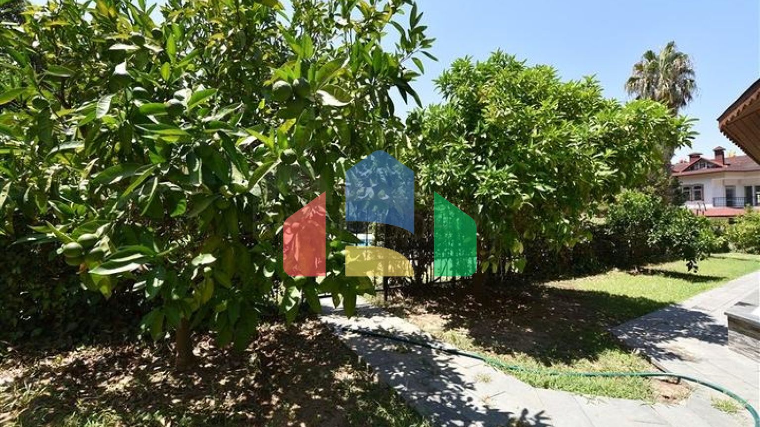 Просторная вилла 7+1 в районе Кестель