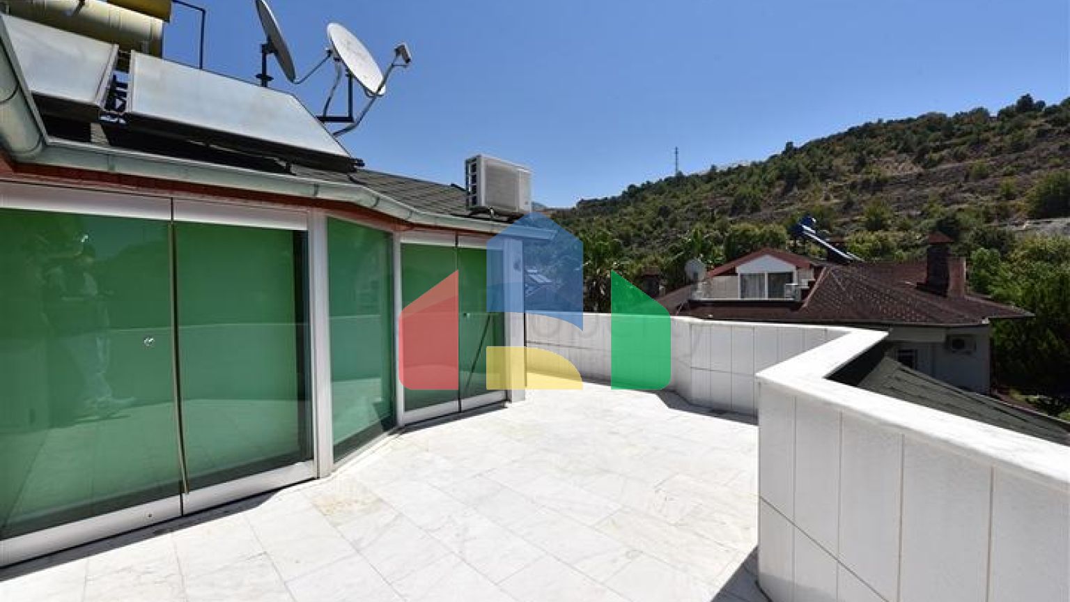 Просторная вилла 7+1 в районе Кестель